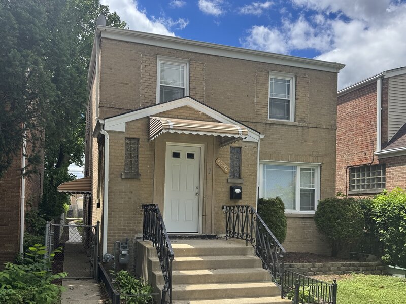10048 S Saint Lawrence Avenue Chicago IL 60628