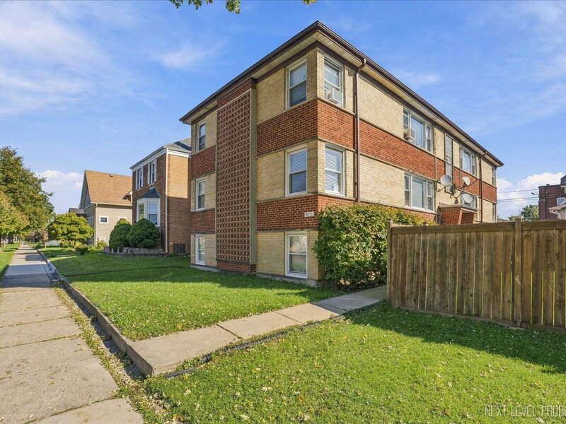 2711 N 72nd Court Elmwood Park IL 60707