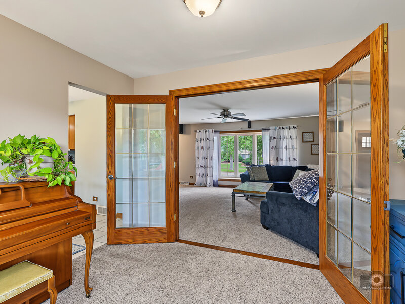 15224 Walnut Road Oak Forest IL 60452