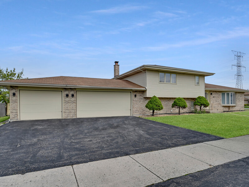 8218 170th Street Tinley Park IL 60477