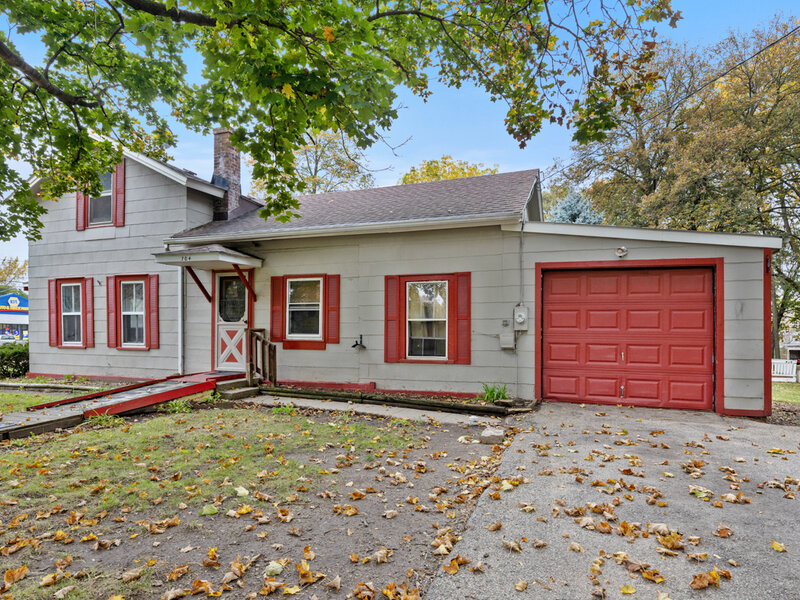 704 W Grant Highway Marengo IL 60152