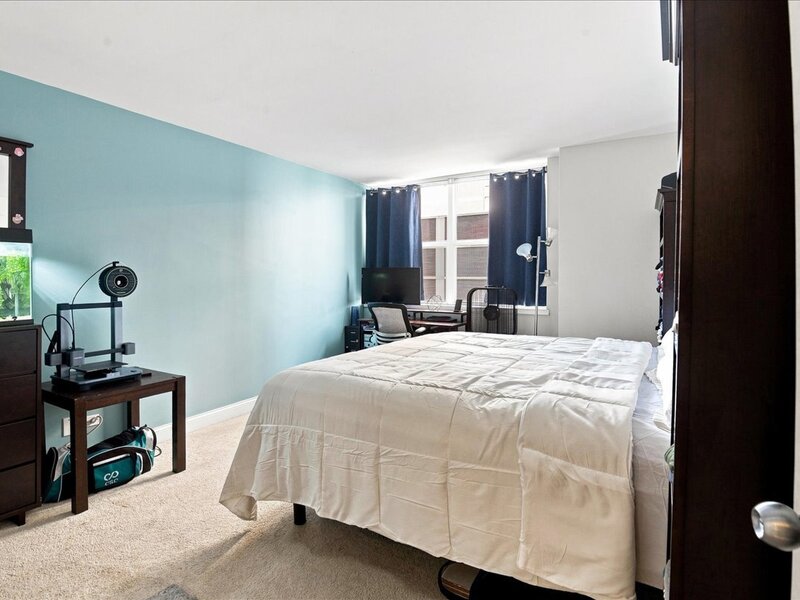 6301 N Sheridan Road Chicago IL 60660