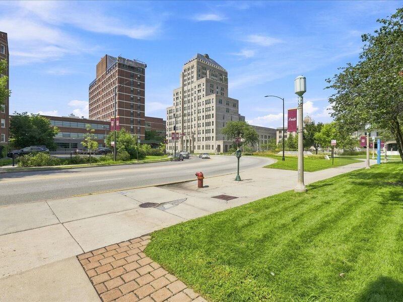 6301 N Sheridan Road Chicago IL 60660