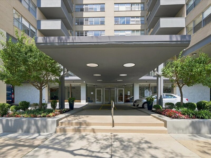 6301 N Sheridan Road Chicago IL 60660
