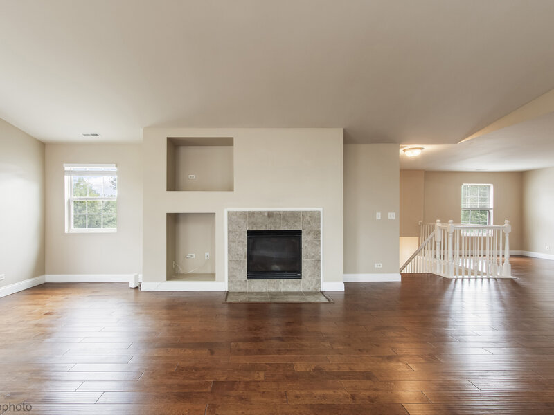 1582 Matthew Drive Algonquin IL 60102