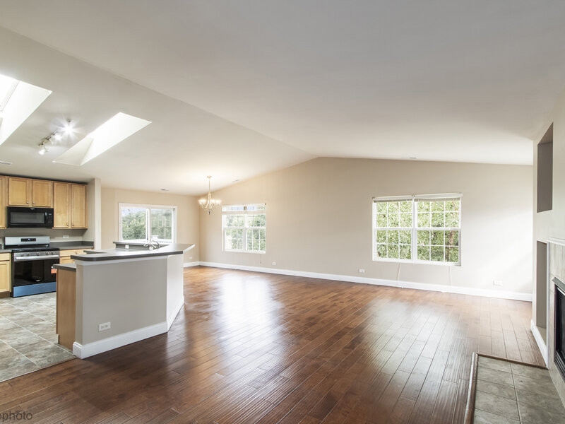 1582 Matthew Drive Algonquin IL 60102