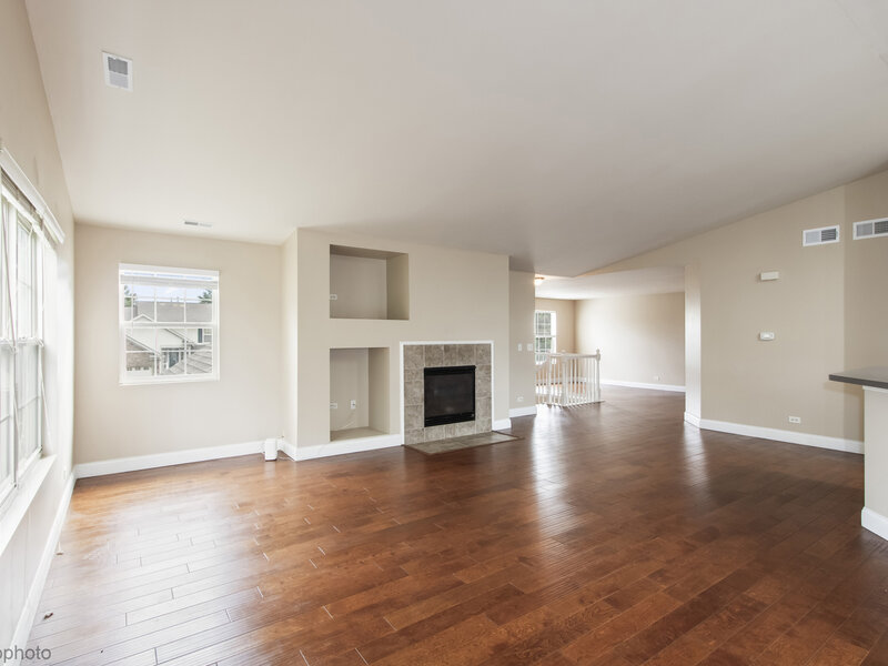 1582 Matthew Drive Algonquin IL 60102