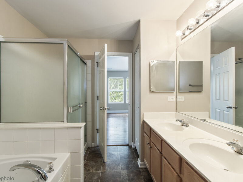 1582 Matthew Drive Algonquin IL 60102
