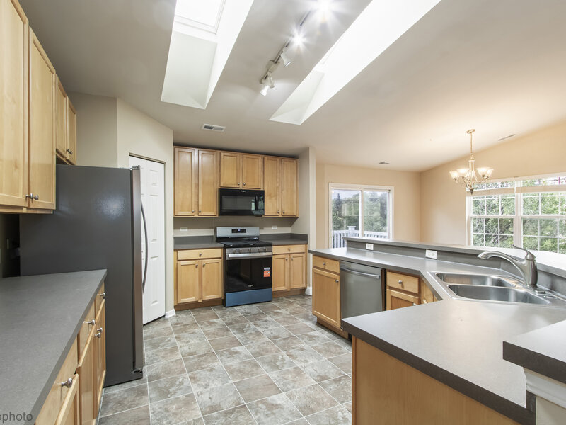 1582 Matthew Drive Algonquin IL 60102