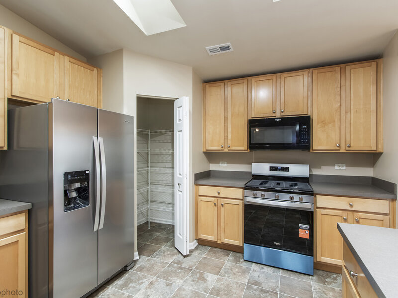 1582 Matthew Drive Algonquin IL 60102