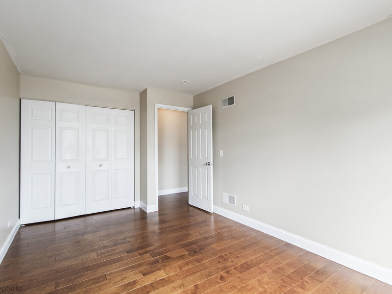 1582 Matthew Drive Algonquin IL 60102