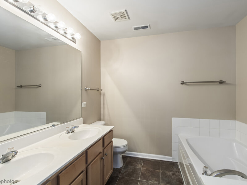 1582 Matthew Drive Algonquin IL 60102