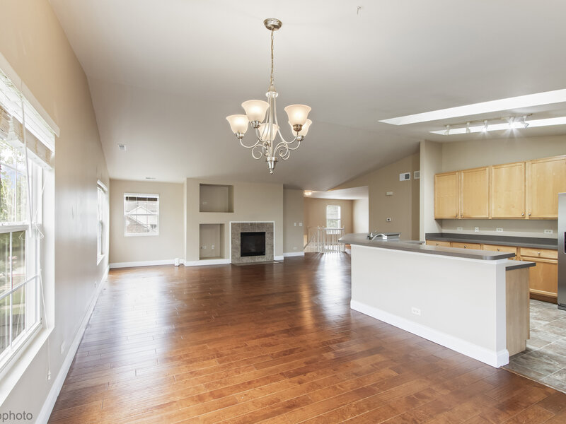 1582 Matthew Drive Algonquin IL 60102