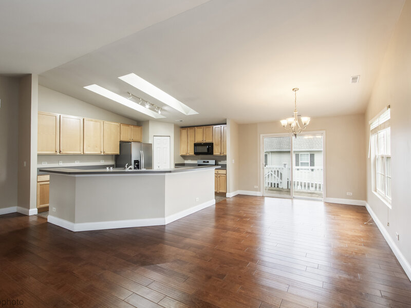 1582 Matthew Drive Algonquin IL 60102
