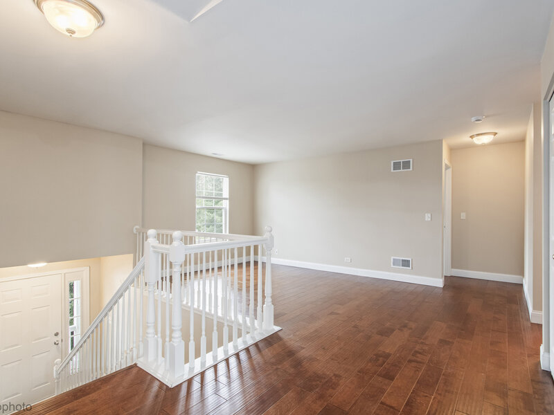 1582 Matthew Drive Algonquin IL 60102