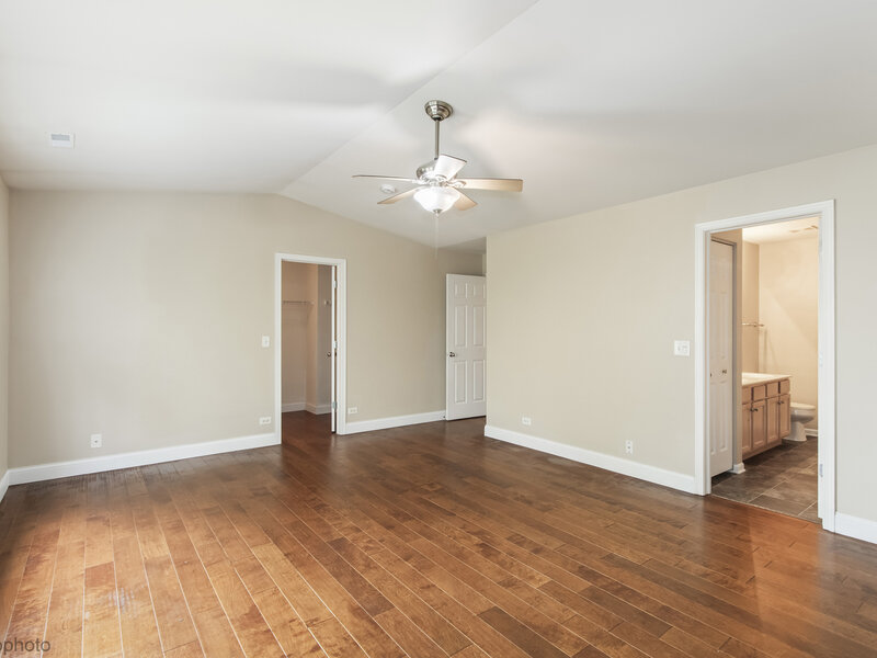 1582 Matthew Drive Algonquin IL 60102