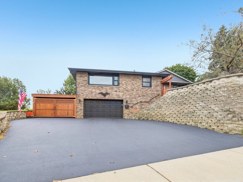 276 N Jackson Road Clarendon Hills IL 60514