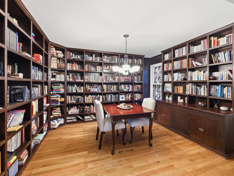 1 Fernwood Court Algonquin IL 60102