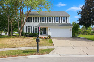 Photo of 1 Fernwood Court Algonquin IL 60102