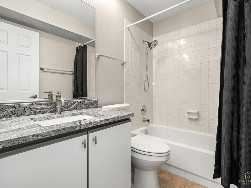 1028 Rockport Drive Carol Stream IL 60188