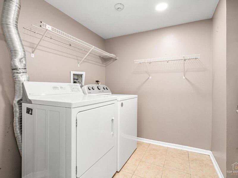 1028 Rockport Drive Carol Stream IL 60188