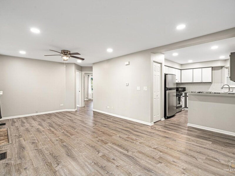 1028 Rockport Drive Carol Stream IL 60188