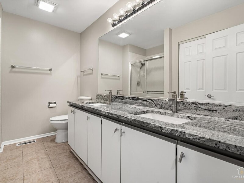 1028 Rockport Drive Carol Stream IL 60188