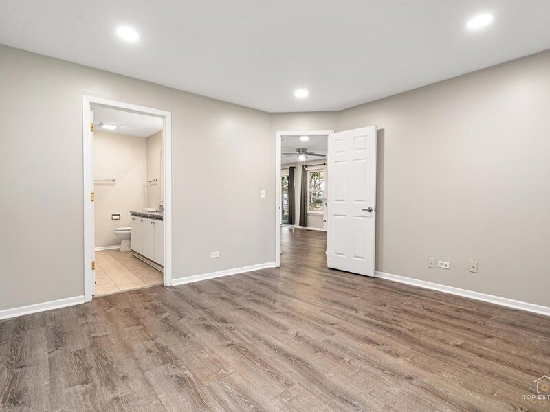 1028 Rockport Drive Carol Stream IL 60188