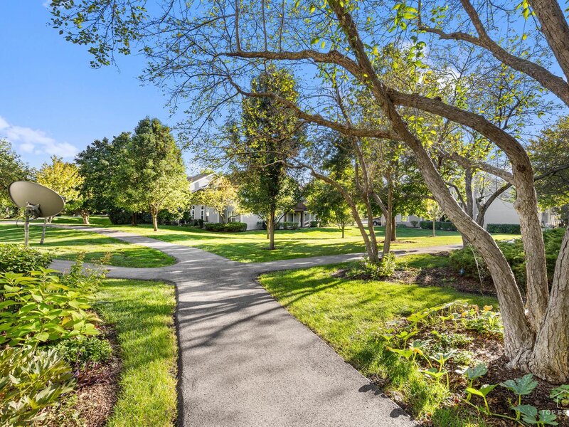 1028 Rockport Drive Carol Stream IL 60188