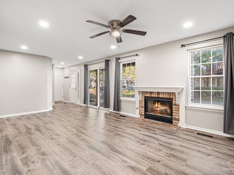 1028 Rockport Drive Carol Stream IL 60188