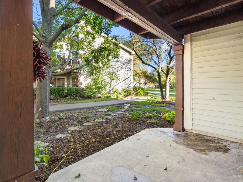 1028 Rockport Drive Carol Stream IL 60188