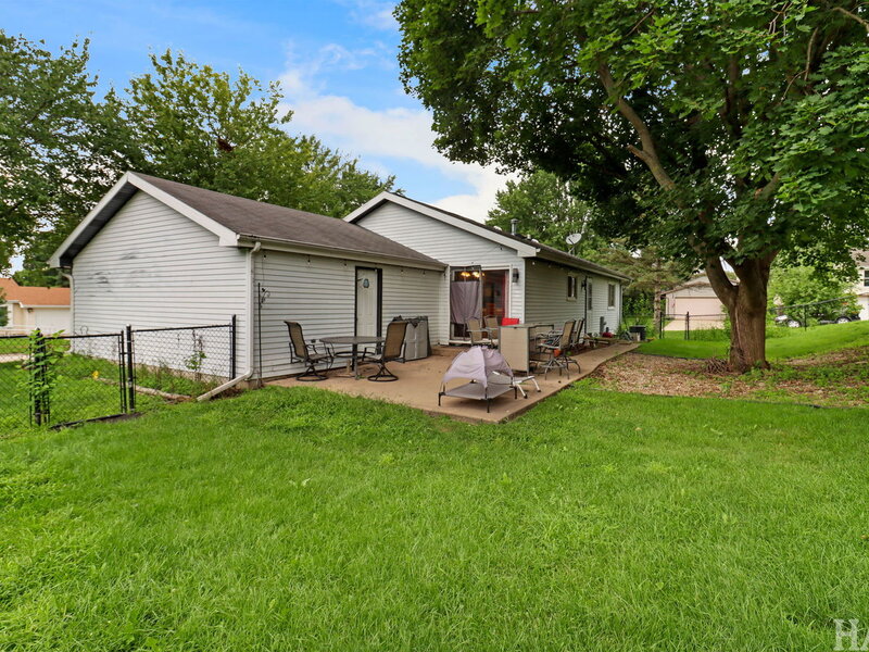 214 Augusta Drive Mchenry IL 60050