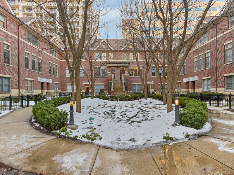 1942 S Prairie Street Chicago IL 60616