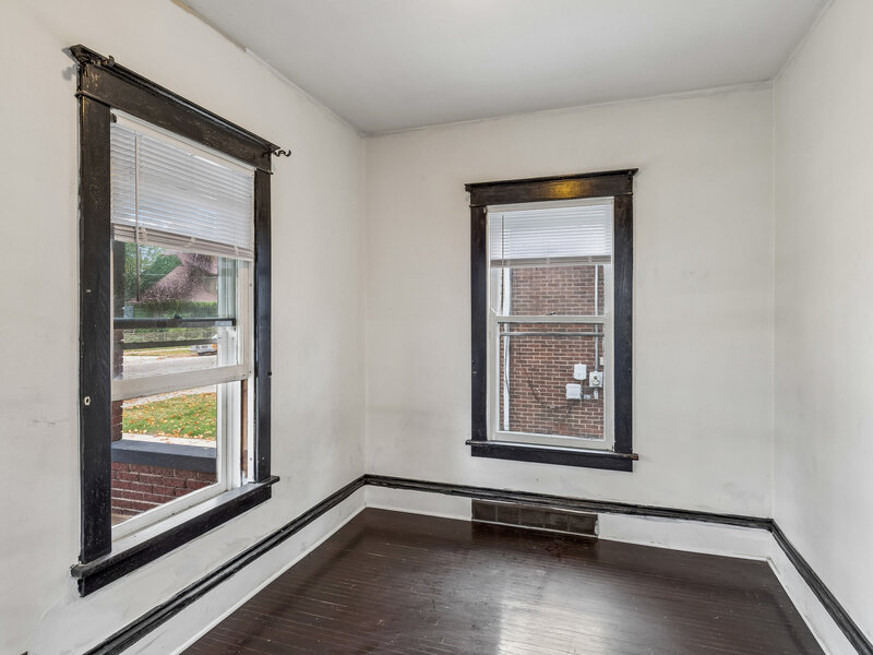 615 Gates Avenue Aurora IL 60505