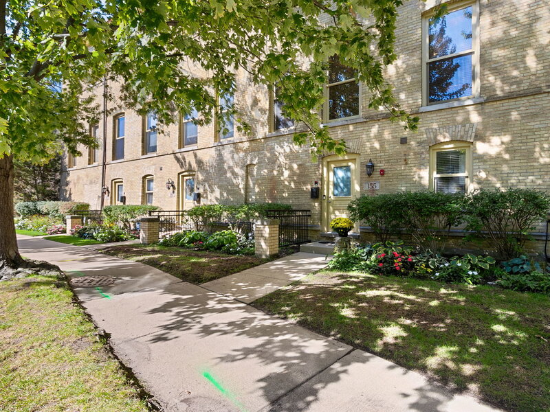 155 Whistler Road Highland Park IL 60035