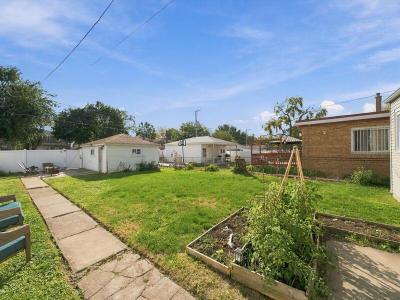 3321 W 83rd Place Chicago IL 60652
