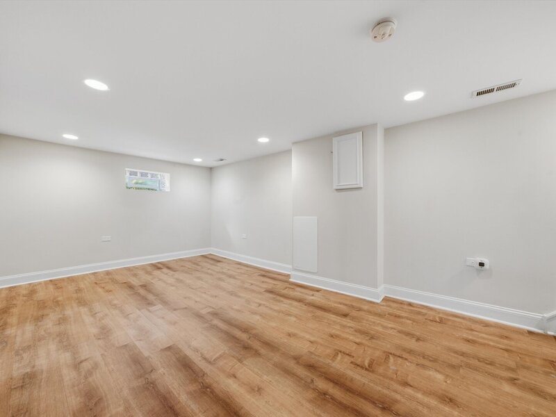 3321 W 83rd Place Chicago IL 60652
