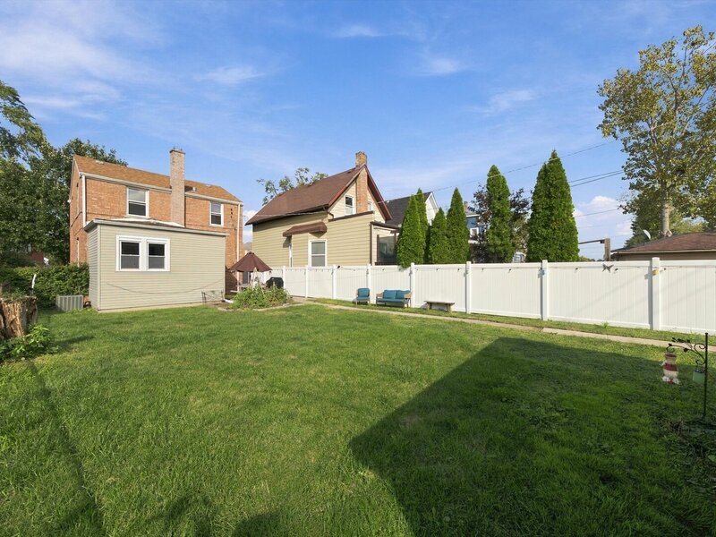 3321 W 83rd Place Chicago IL 60652