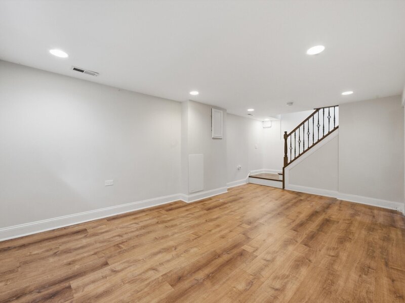 3321 W 83rd Place Chicago IL 60652