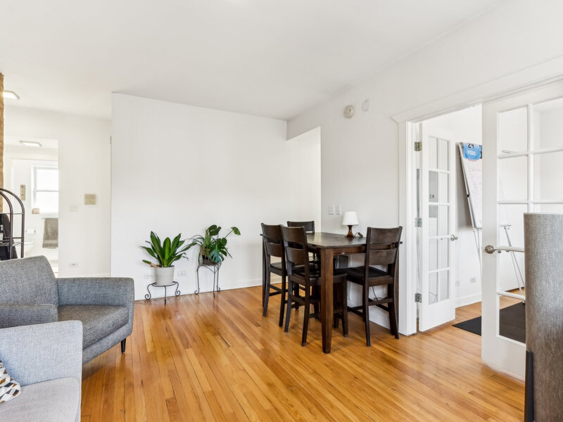 2609 W Gunnison Street Chicago IL 60625