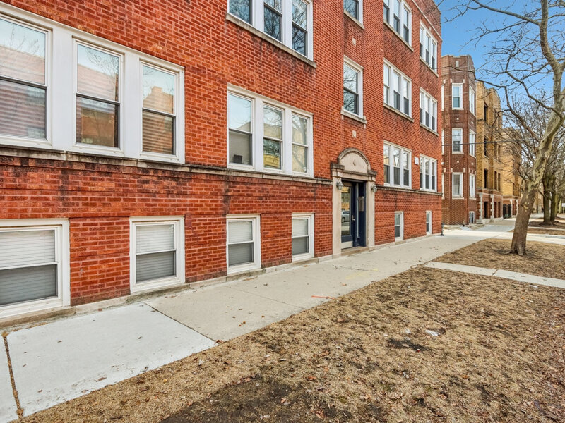 2609 W Gunnison Street Chicago IL 60625