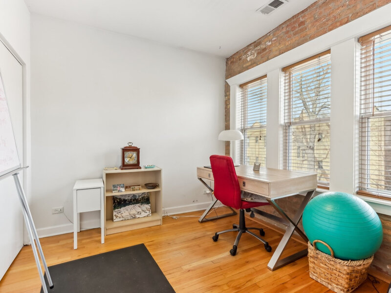 2609 W Gunnison Street Chicago IL 60625