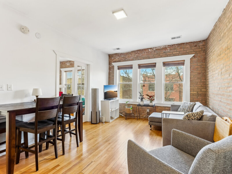 2609 W Gunnison Street Chicago IL 60625