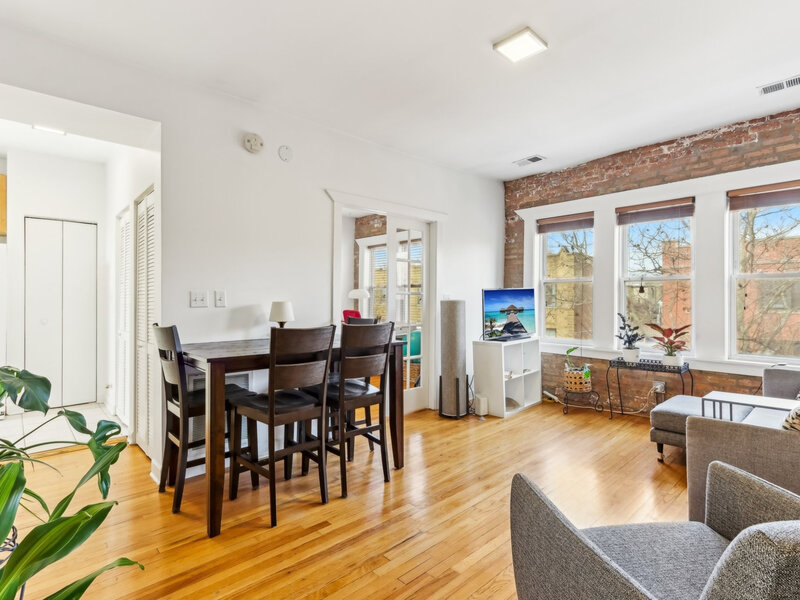 2609 W Gunnison Street Chicago IL 60625