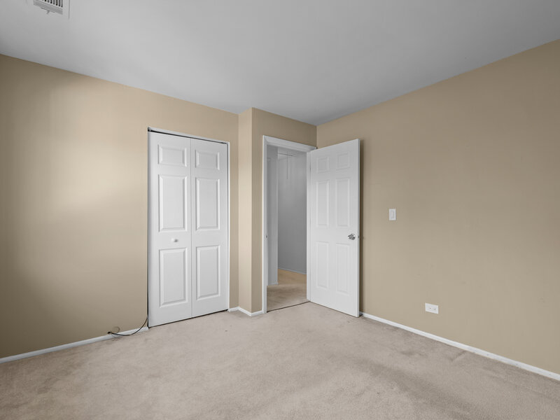 607 Eastview Court Schaumburg IL 60194