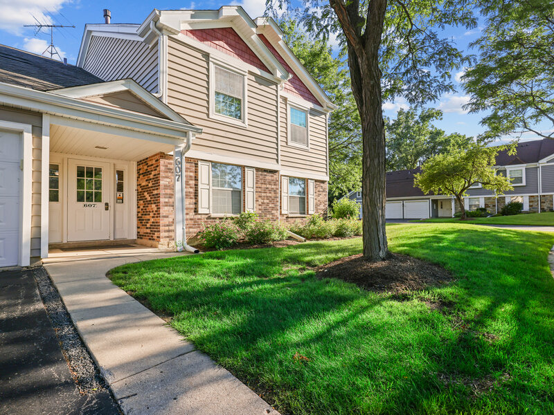 607 Eastview Court Schaumburg IL 60194