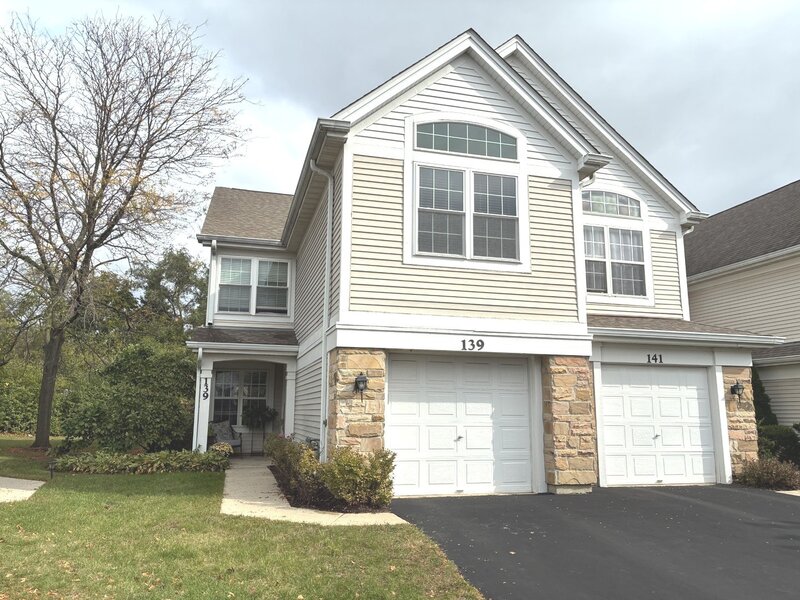 139 Fairfield Lane Carol Stream IL 60188