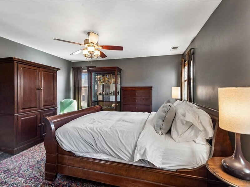 6415 N Damen Avenue Chicago IL 60645