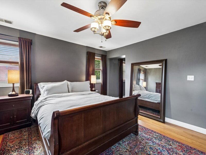 6415 N Damen Avenue Chicago IL 60645