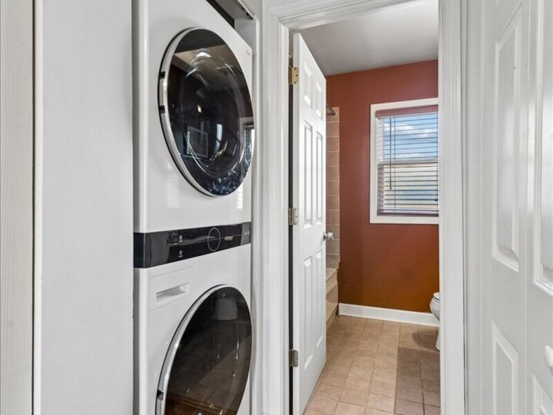 6415 N Damen Avenue Chicago IL 60645